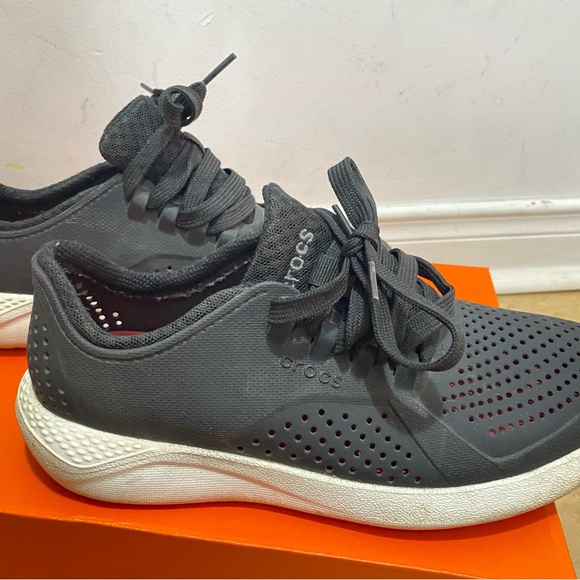 Crocs like new. - Picture 2 of 7